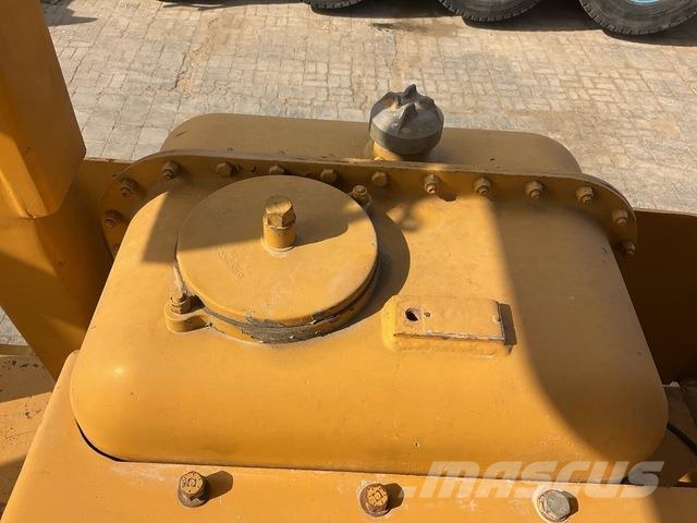 CAT D7G 履帶推土機