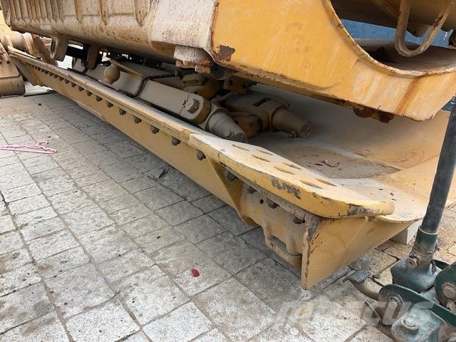 CAT D7G 履帶推土機