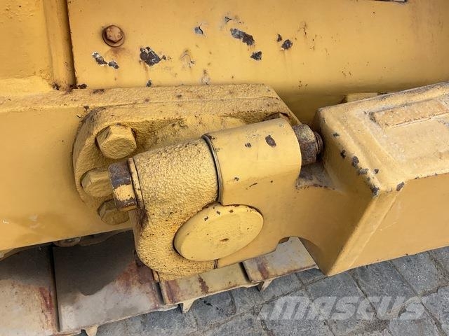 CAT D7G 履帶推土機