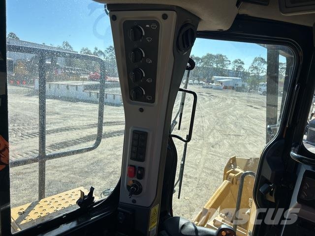 CAT D8 Buldozer sobre oruga