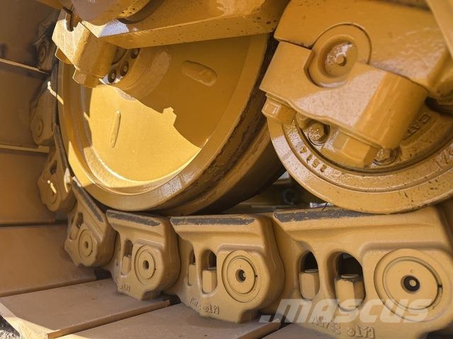 CAT D8 Buldozer sobre oruga