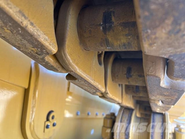 CAT D8 Buldozer sobre oruga