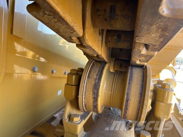 CAT D8 Buldozer sobre oruga