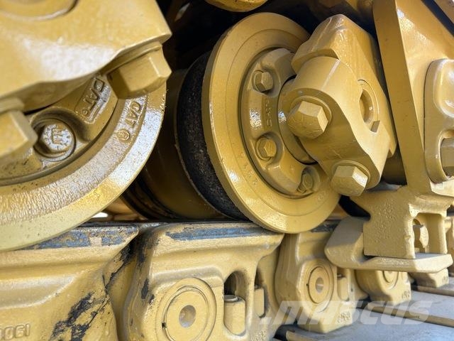 CAT D8 Buldozer sobre oruga