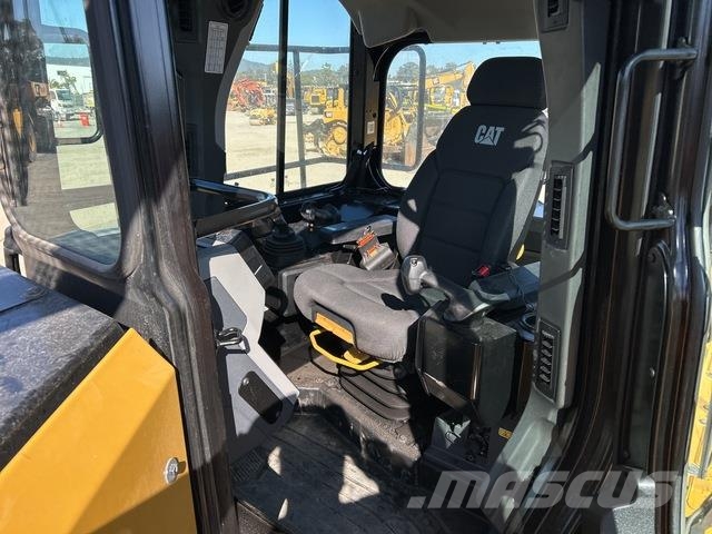 CAT D8 Buldozer sobre oruga