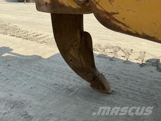 CAT D8R Buldozer sobre oruga