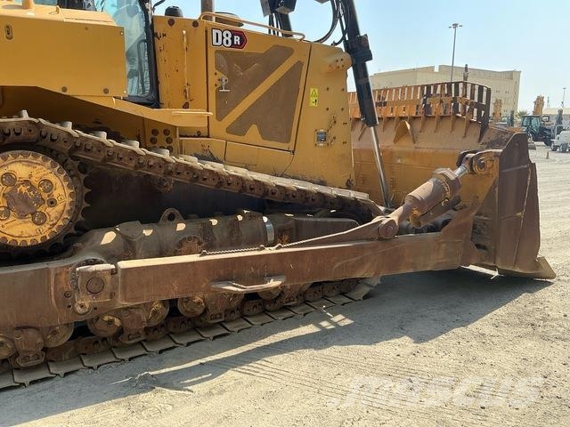 CAT D8R Buldozer sobre oruga