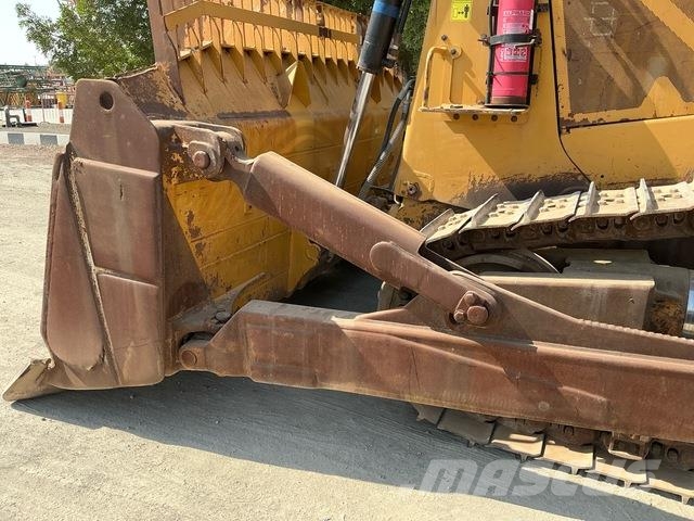 CAT D8R Buldozer sobre oruga