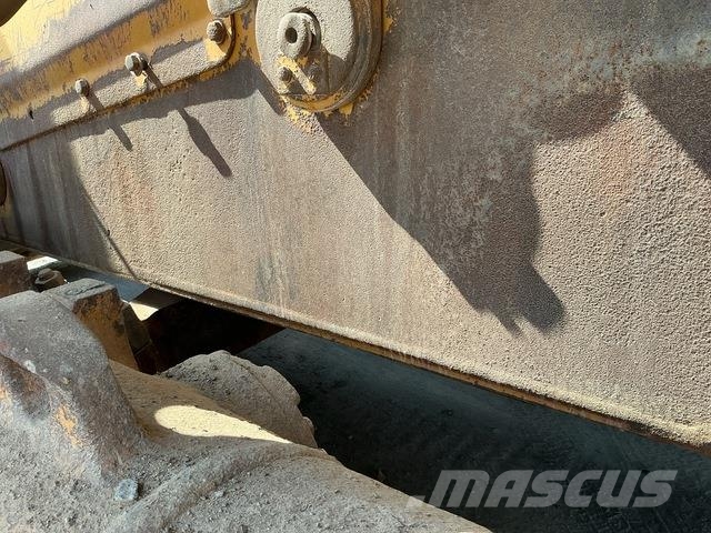 CAT D8R Buldozer sobre oruga
