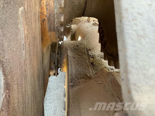 CAT D8R Buldozer sobre oruga