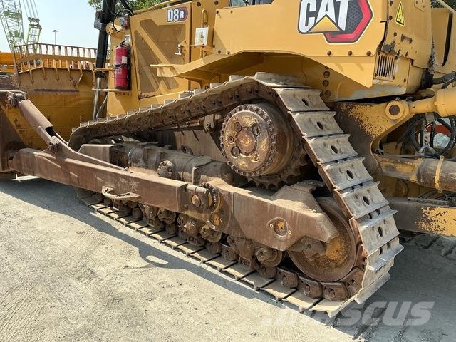 CAT D8R Buldozer sobre oruga