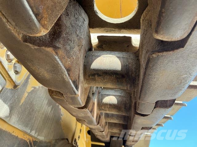 CAT D8R Buldozer sobre oruga