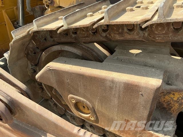 CAT D8R Buldozer sobre oruga