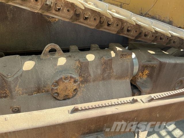 CAT D8R Buldozer sobre oruga