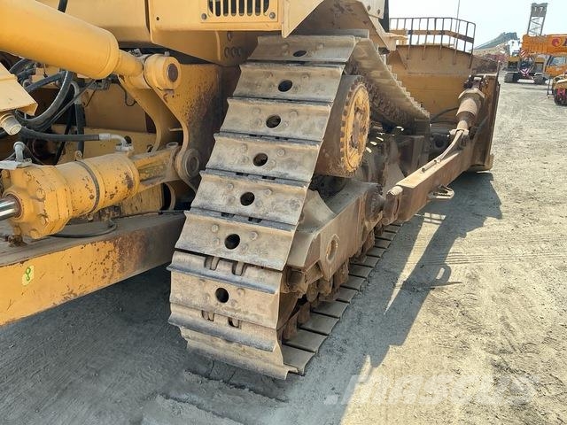 CAT D8R Buldozer sobre oruga