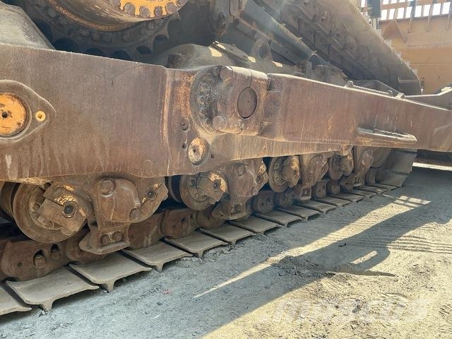 CAT D8R Buldozer sobre oruga