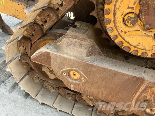CAT D8R Buldozer sobre oruga