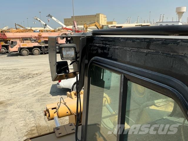 CAT D8R Buldozer sobre oruga