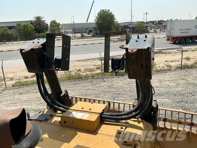 CAT D8R Buldozer sobre oruga