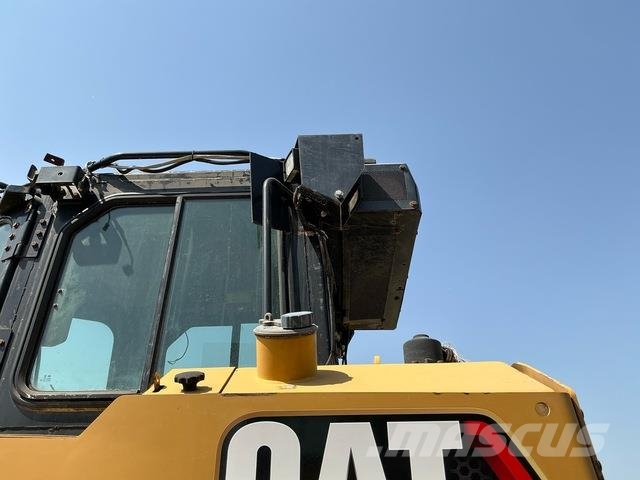 CAT D8R Buldozer sobre oruga