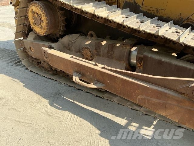 CAT D8R Buldozer sobre oruga