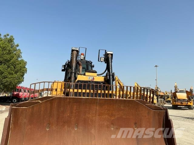 CAT D8R Buldozer sobre oruga