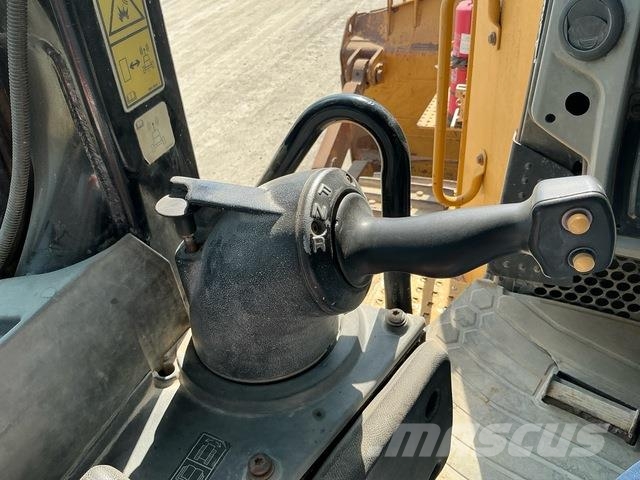 CAT D8R Buldozer sobre oruga