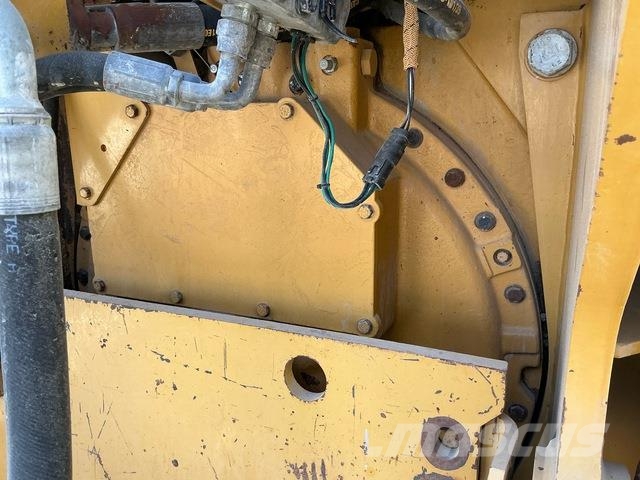 CAT D8R Buldozer sobre oruga