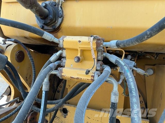 CAT D8R Buldozer sobre oruga