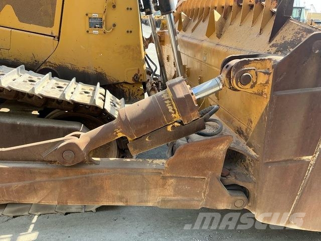 CAT D8R Buldozer sobre oruga