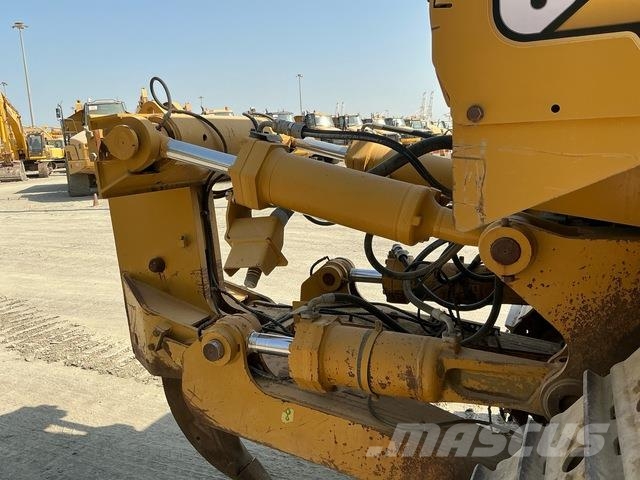CAT D8R Buldozer sobre oruga