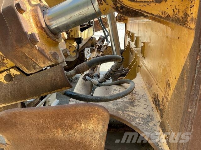 CAT D8R Buldozer sobre oruga