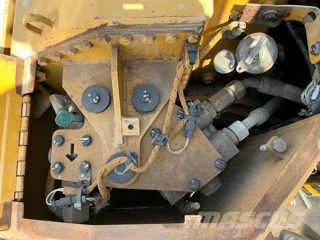 CAT D8R Buldozer sobre oruga