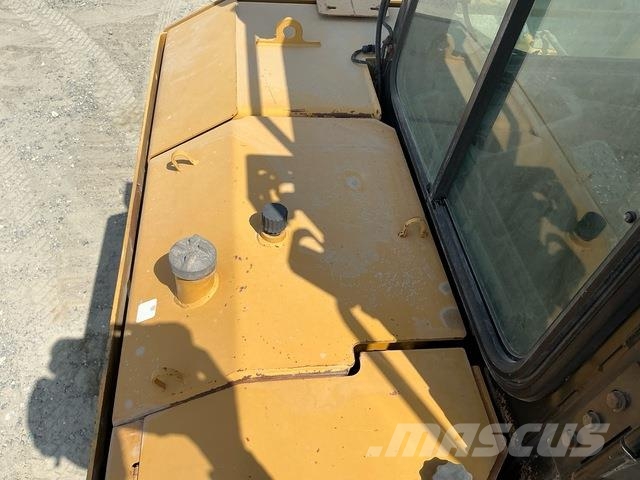 CAT D8R Buldozer sobre oruga