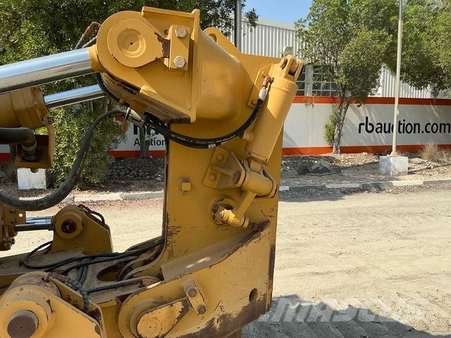 CAT D8R Buldozer sobre oruga