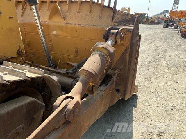 CAT D8R Buldozer sobre oruga