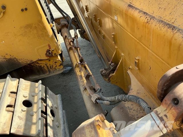 CAT D8R Buldozer sobre oruga