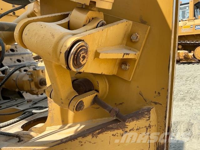 CAT D8R Buldozer sobre oruga