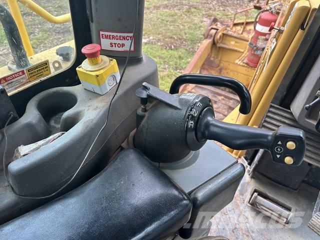 CAT D8T Гусеничные бульдозеры