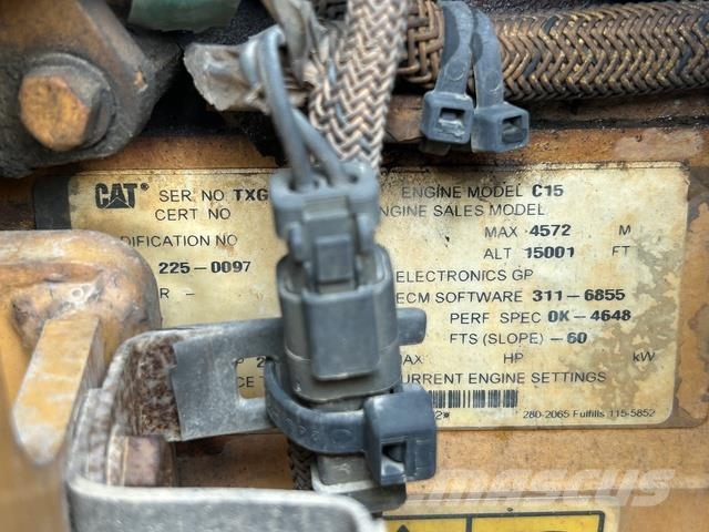 CAT D8T Гусеничные бульдозеры