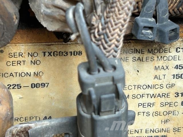 CAT D8T Гусеничные бульдозеры