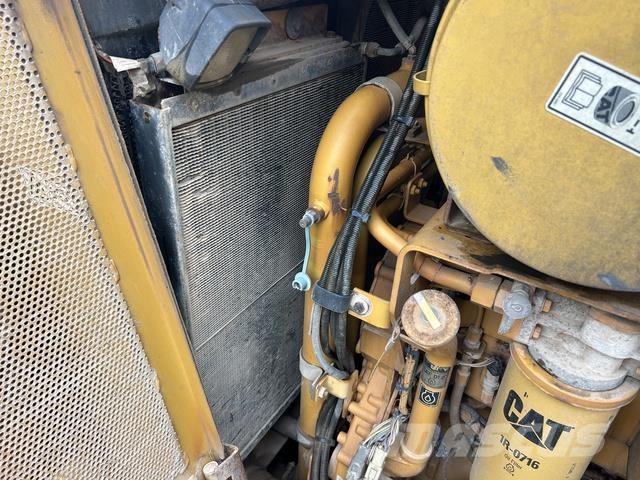 CAT D8T Гусеничные бульдозеры