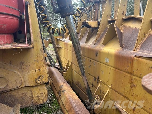 CAT D8T Гусеничные бульдозеры