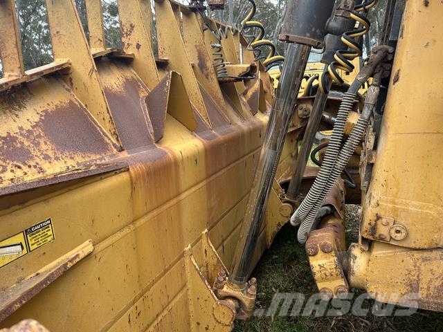 CAT D8T Гусеничные бульдозеры