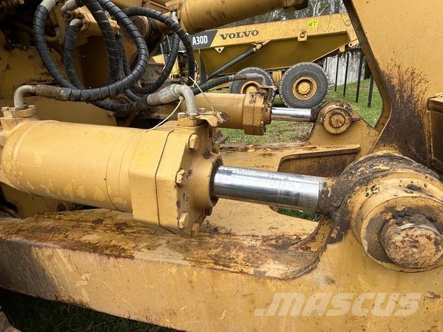 CAT D8T Гусеничные бульдозеры