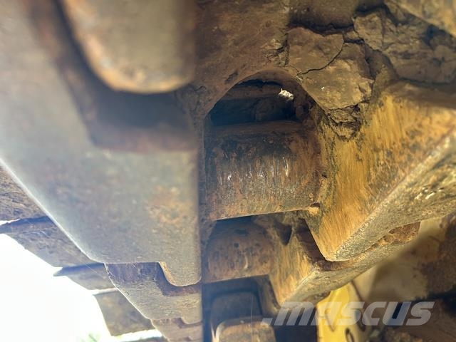 CAT D8T Гусеничные бульдозеры