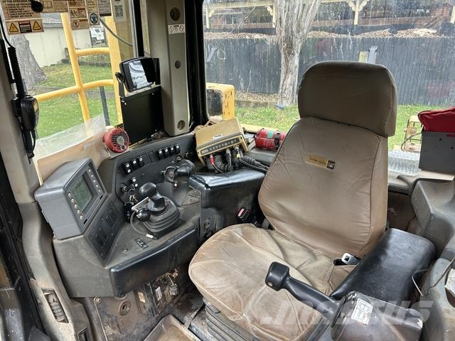 CAT D8T Гусеничные бульдозеры