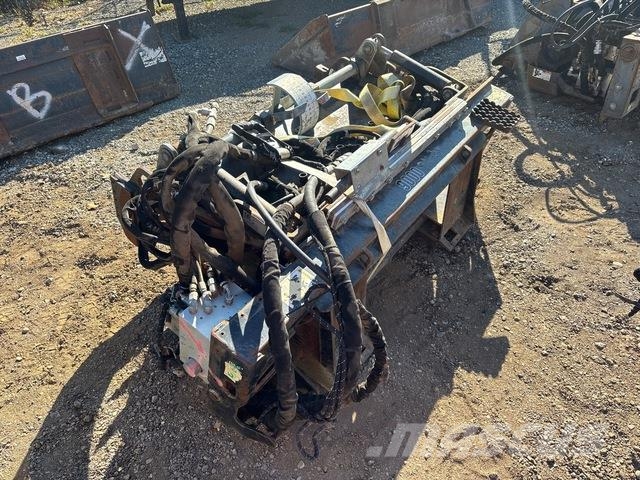 CAT PC412B Ravnalniki