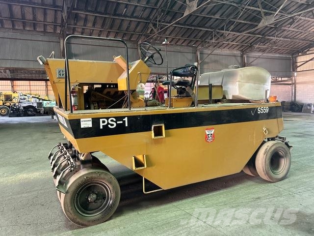 CAT PS-130 Пневматичні катки