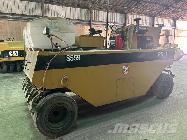 CAT PS-130 Пневматичні катки